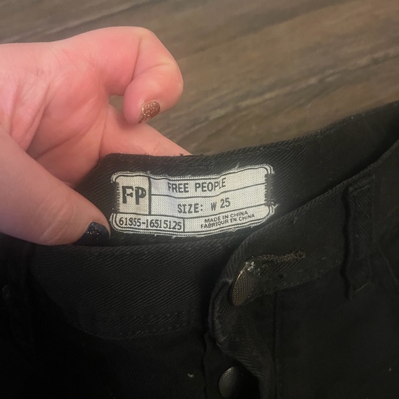 Free People Women’s Black Distressed Denim Button Fly Festival Cutoff Shorts - Picture 2 of 6